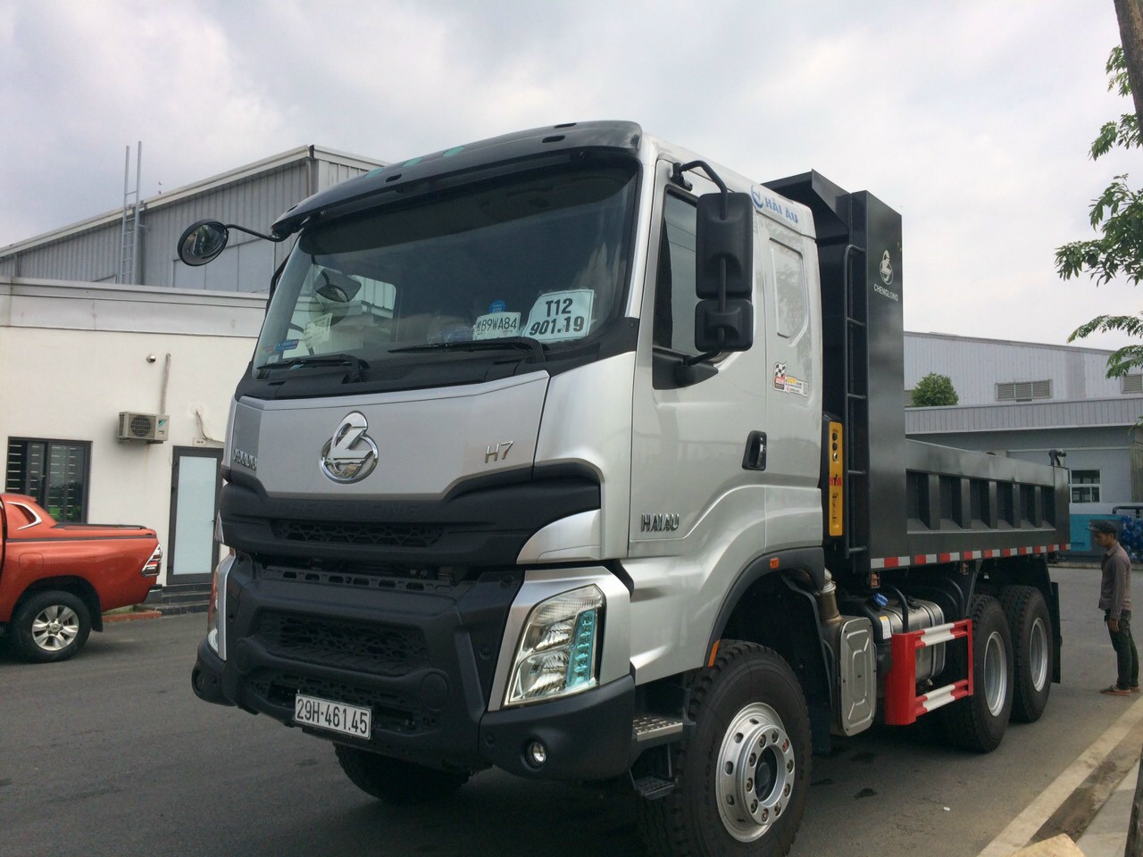 Xe ben 3 chân Chenglong máy 385HP