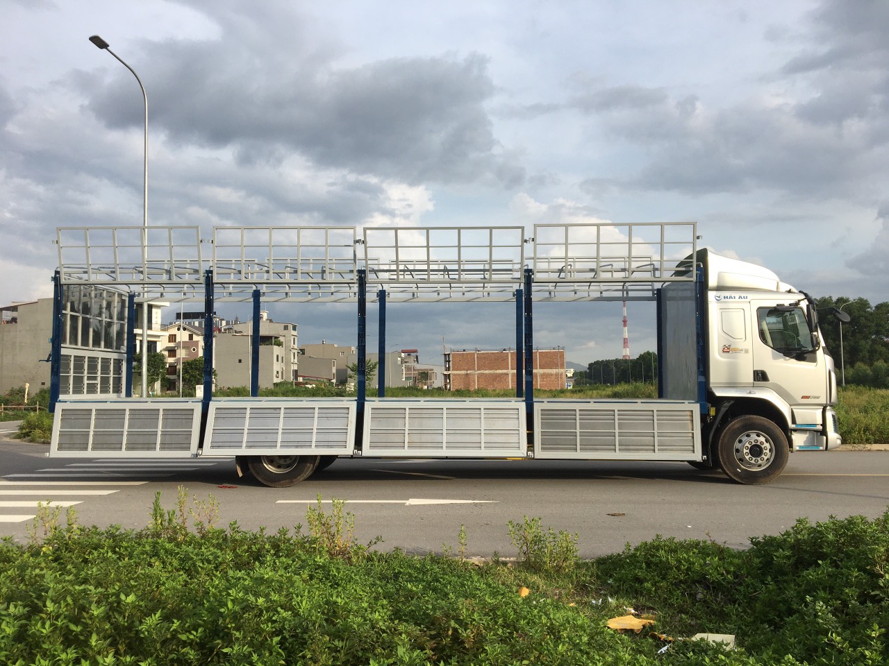 Tải 8 tấn thùng bạt 9.9m - 4 máy
