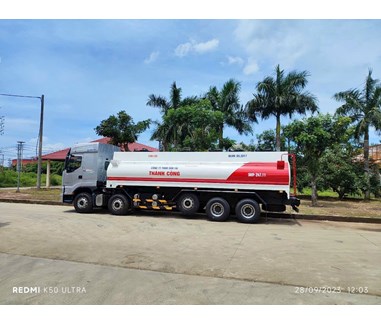 Xe xăng dầu 27 khối Chenglong Hải Âu (10x4)